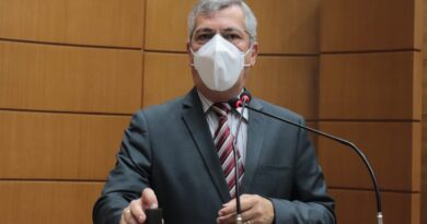 Iran Barbosa pede garantia do piso salarial do magistério