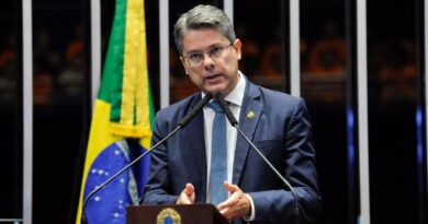 Senador Alessandro aciona STF para Bolsonaro entregar lista do orçamento secreto