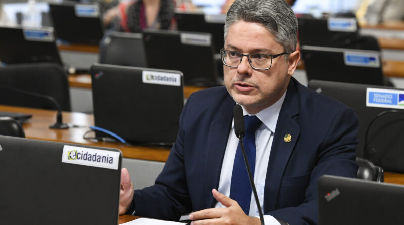 Senador Alessandro comemora aprovação de melhorias no programa Bolsa Família