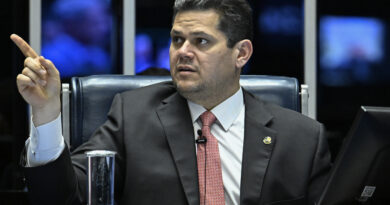 Presidente do Senado pede debate nas comissões antes de votar PEC da escala 6×1